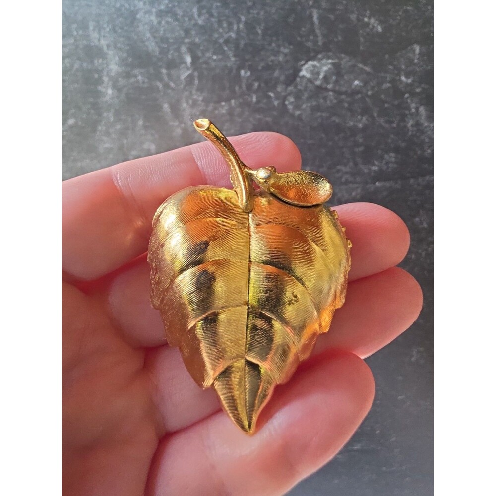 Avon Solid Perfume Gold Tone Metal Leaf Brooch Vintage EMPTY READ Description